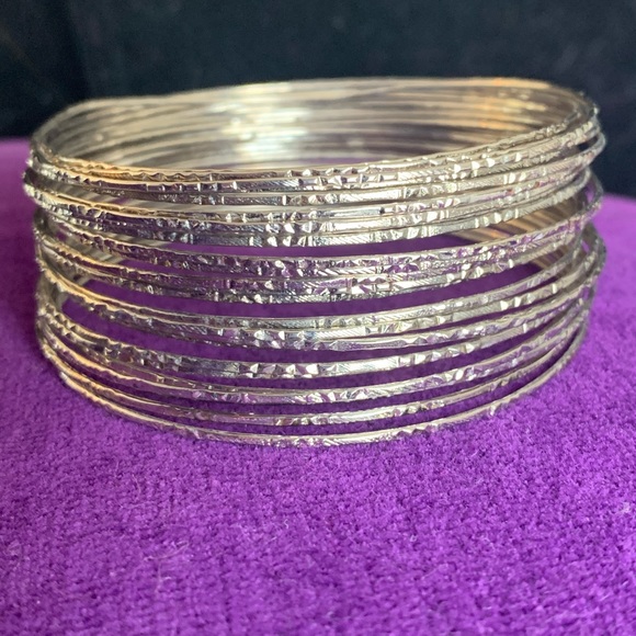 Silvertone bangle bracelet set - Picture 3 of 6